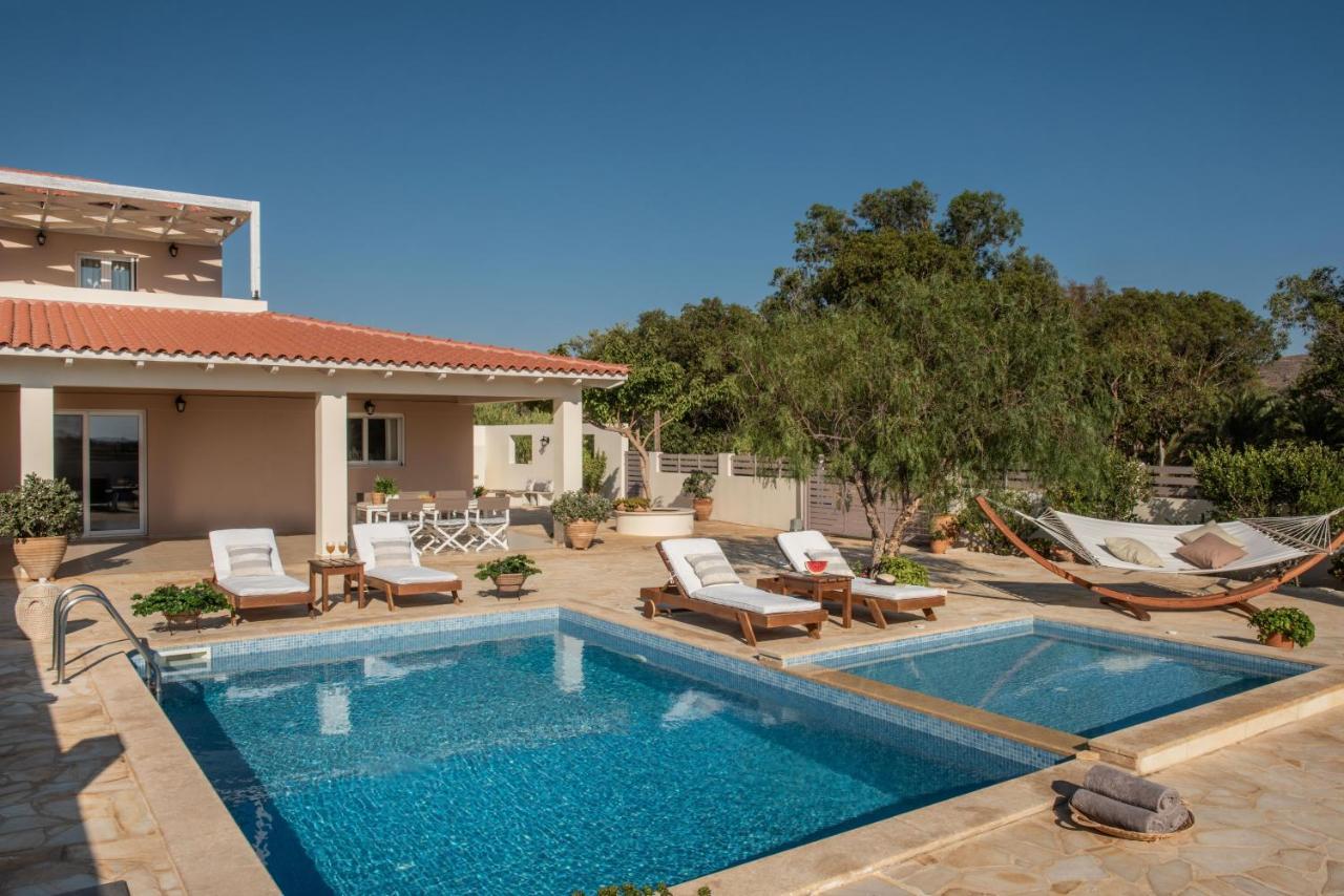 Filothei Beach House With Pool Kalamaki  Extérieur photo