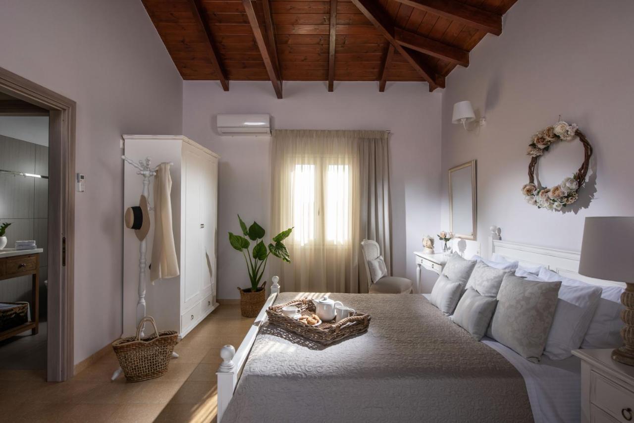 Filothei Beach House With Pool Kalamaki  Extérieur photo